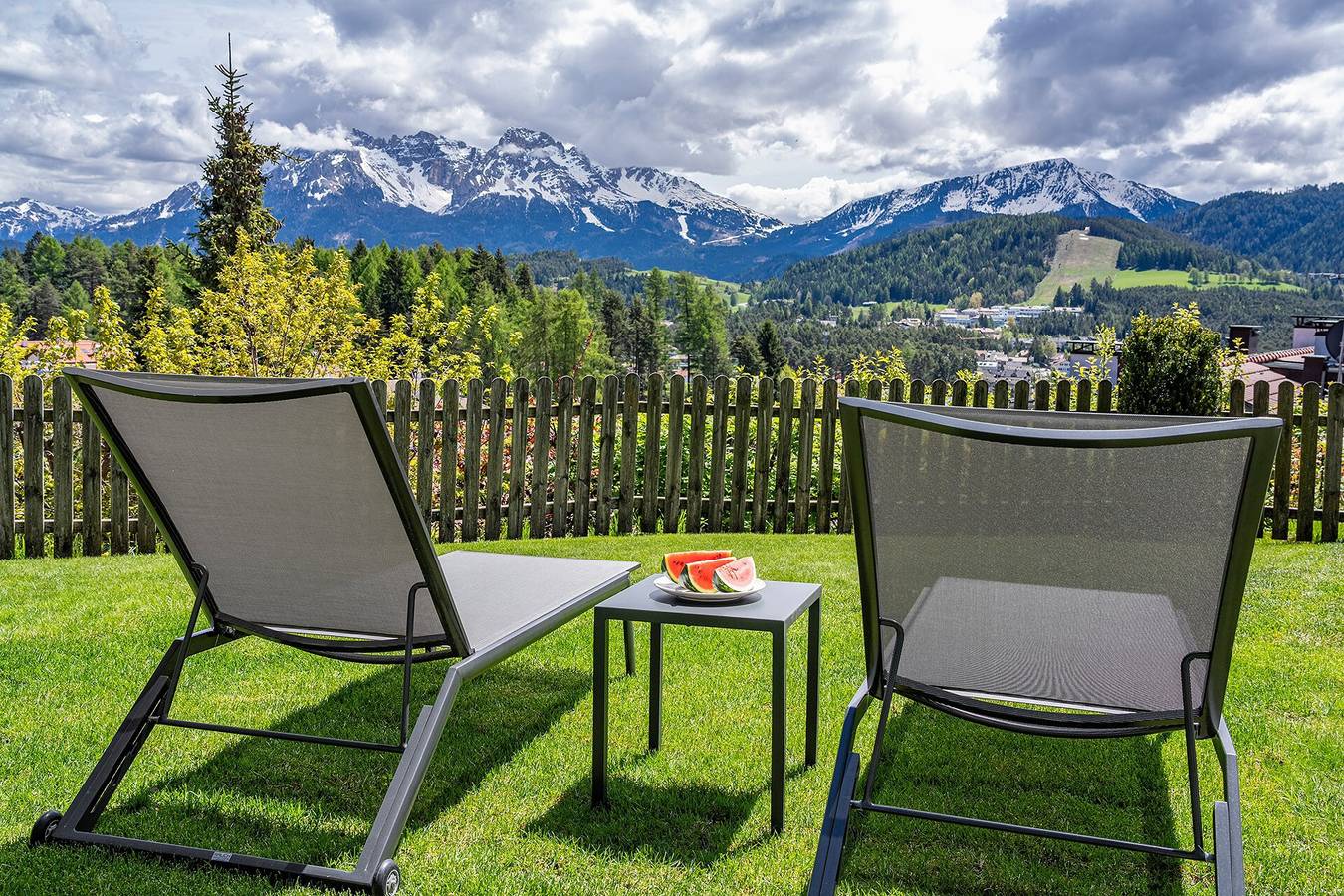 Ganze Wohnung, Ferienwohnung "Schlossberg Rosengarten" mit Bergblick, privater finnischer Sauna und Garten in Deutschnofen, Eggental