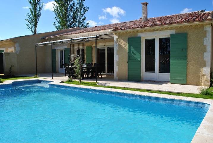 Location de vacances pour 8 personnes, avec jardin ainsi que terrasse et piscine à Paradou - 3