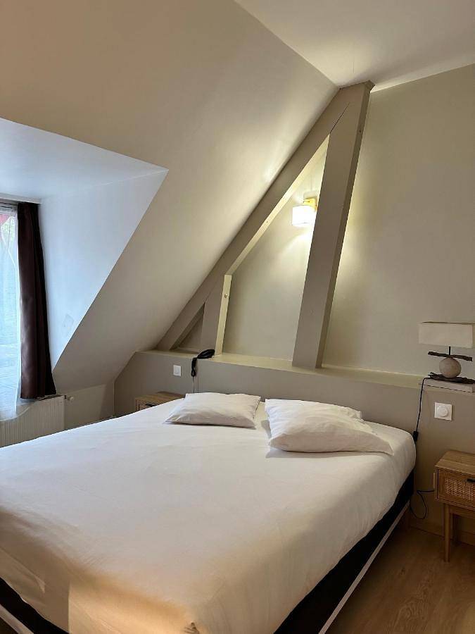 Hôtel pour 3 personnes, avec jardin ainsi que terrasse et piscine, animaux acceptés