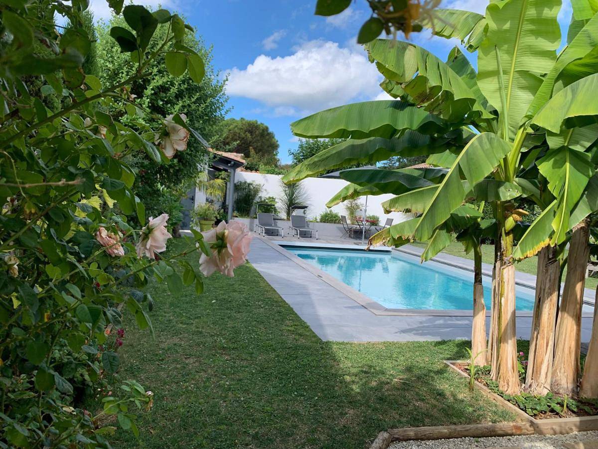 Maison M, chambre privée accès jardin piscine et jacuzzi près de La Rochelle in Lagord, Région de La Rochelle