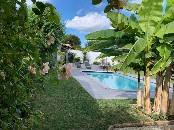 Location de vacances pour 2 personnes, avec jardin et jacuzzi ainsi que piscine et terrasse à Lagord - 3