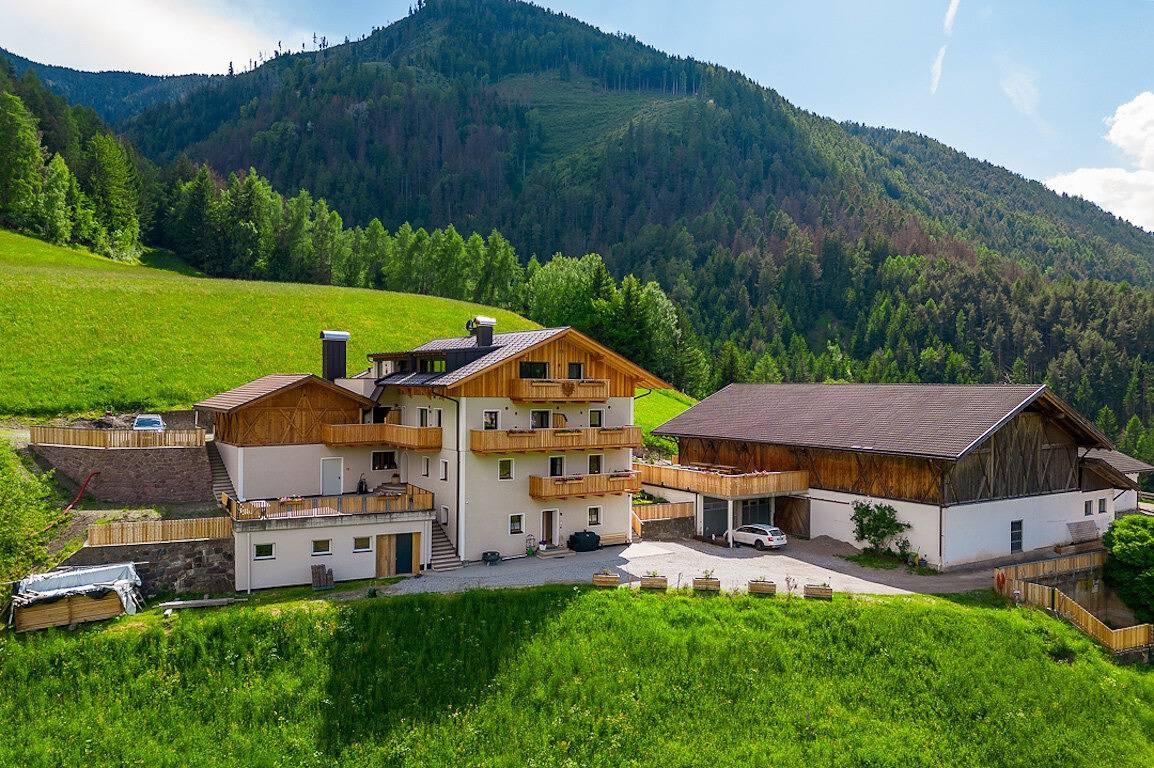 Farm 'Enzian' with Mountain View, Shared Terrace and Wi-Fi in Pardell, Villnöß