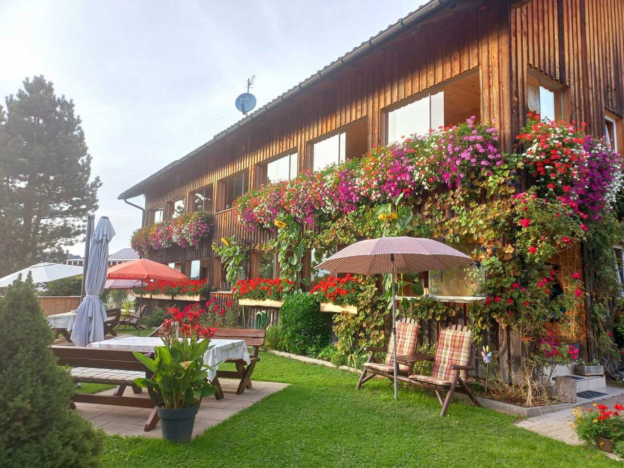 Entire apartment, Apartment 'Evi' with Mountain View, Shared Garden and Wi-Fi in Sibratsgfäll, Bregenz Forest