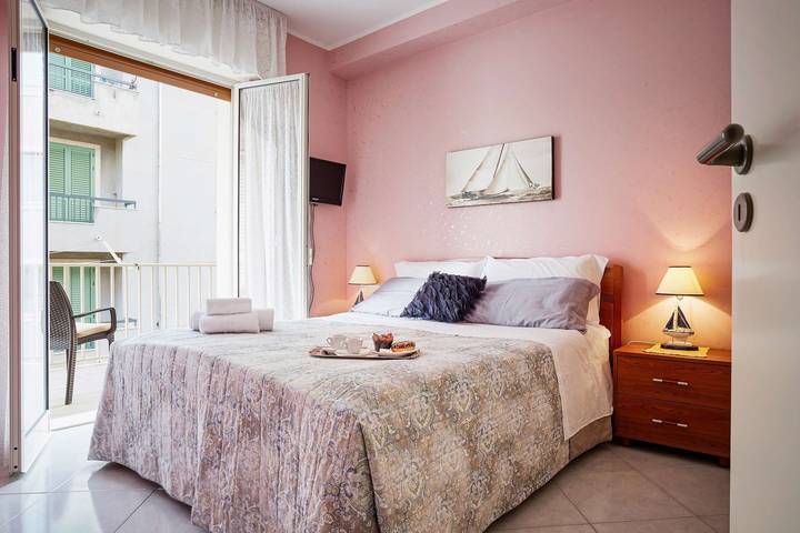 Entire apartment, Apartment "Pegaso House" with Sea View, Wi-Fi & Terrace in Pozzallo, Ragusa Province