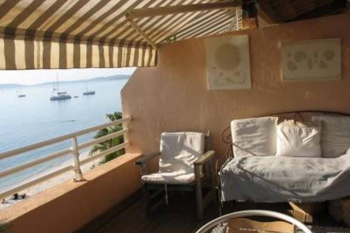 Gîte pour 4 personnes, avec terrasse dans Plage Des Pesquiers Hyeres