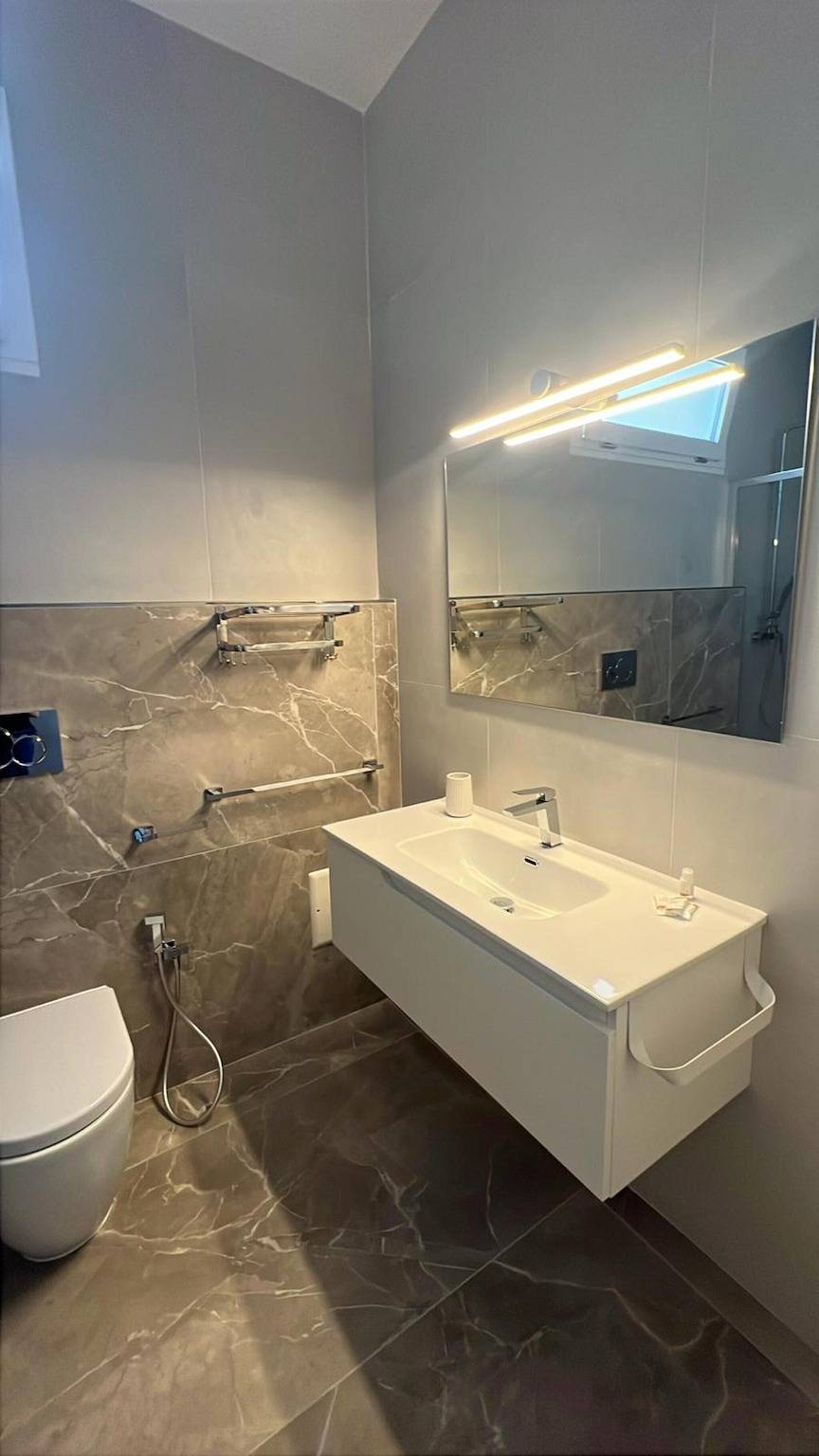 Camera 'Piazza Pertini - Room Ambra' con balcone, Wi-Fi e aria condizionata in Melendugno, Provincia di Lecce