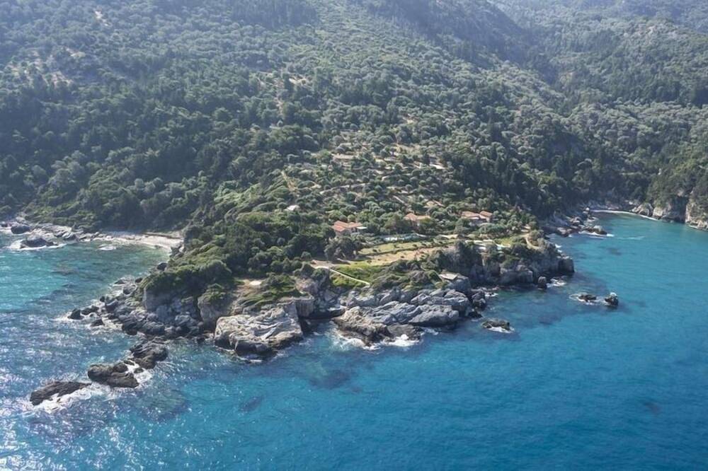 Villa for 20 People in Samos