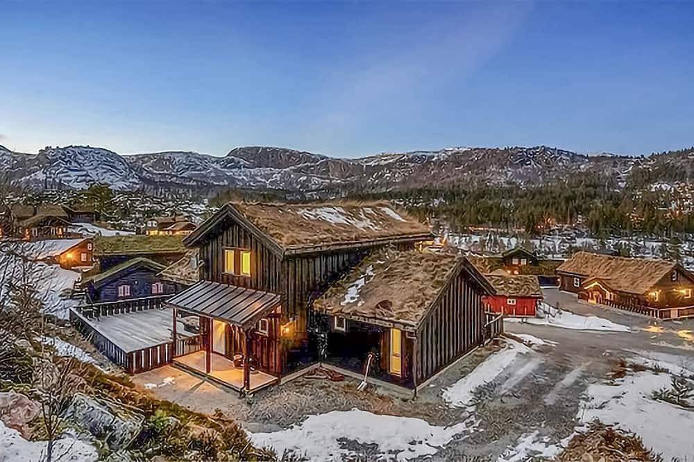 Nice home in Rysstad with Wifi in Valle