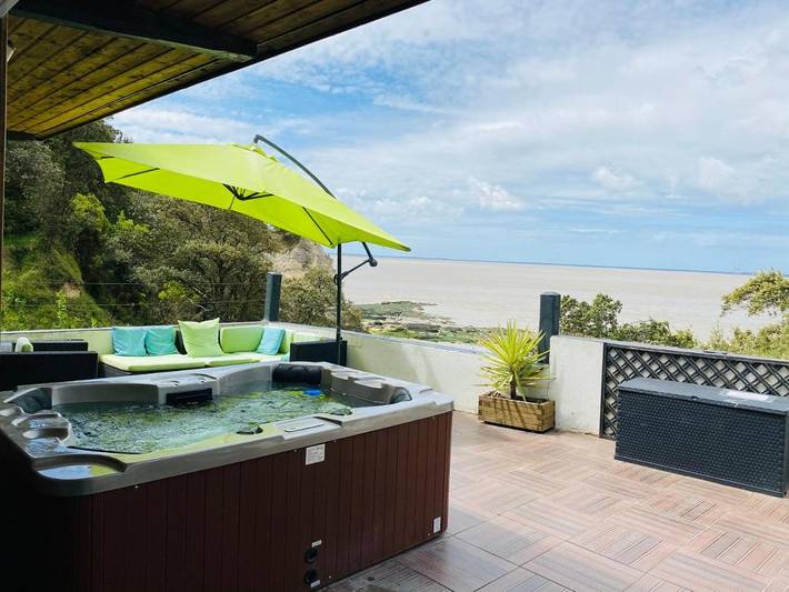 Location de vacances pour 10 personnes, avec vue et jardin ainsi que piscine et sauna dans Plage des Nonnes - 4