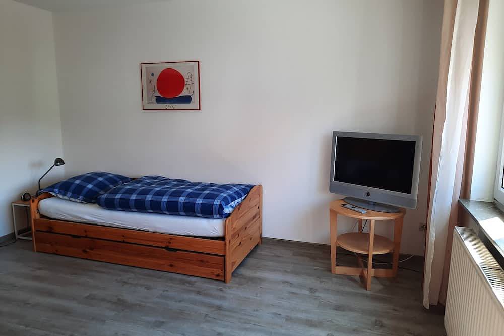 Geheel appartement, Bright, quiet apartment with 3 spacious bedrooms on the ground floor in Neustadt, Waldecker Land