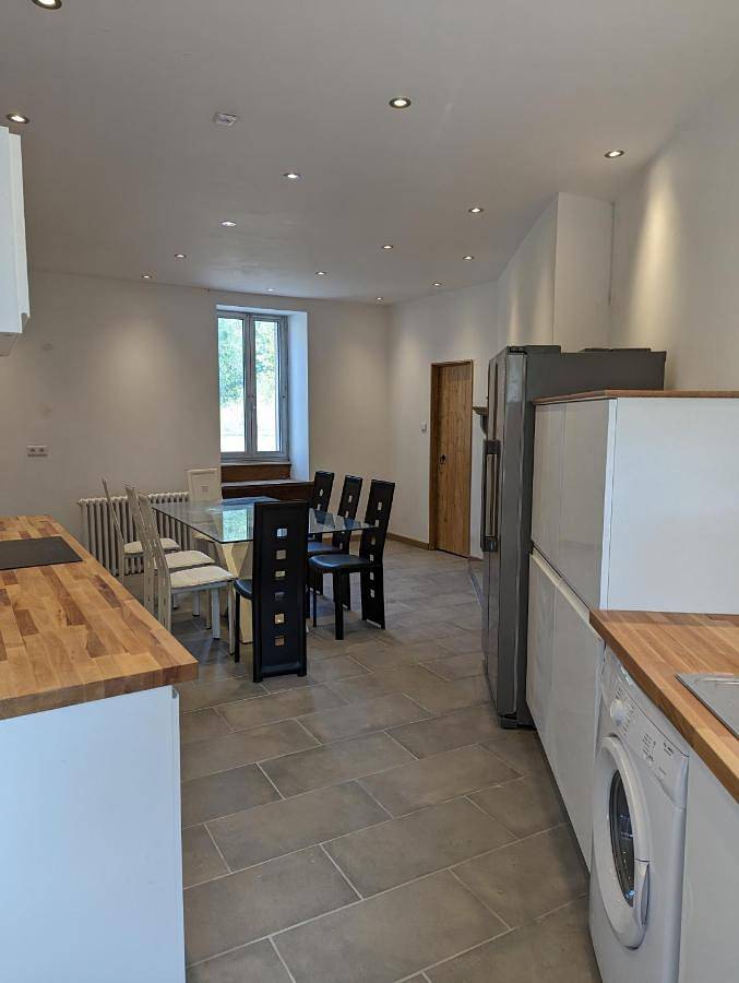 Location de vacances pour 12 personnes, avec vue et jardin à Saint-Dizier-Leyrenne