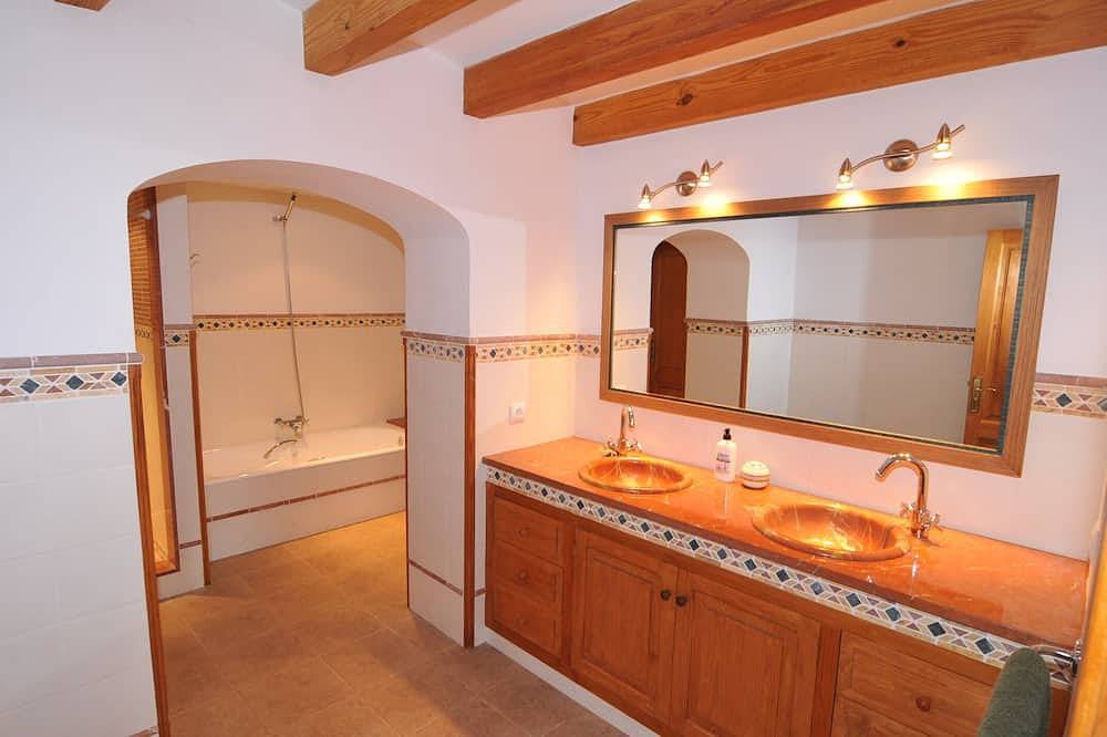 Bonita casa con piscina y barbacoa. Playa a 3 kms. Centro Sóller a 800 metros. in L'Horta, Sóller