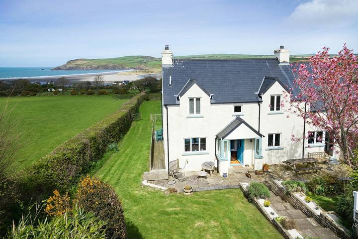Holiday rental for 10 people, with garden and terrace, with pets in Newport (Pembrokeshire)
