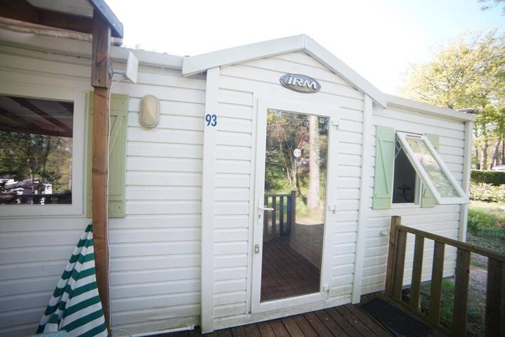 Camping pour 6 personnes, avec bassin pour enfant et vue ainsi que jardin et piscine