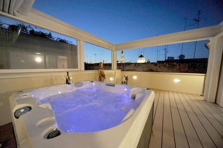 Alojamiento y desayuno para 2 personas, con terraza y vistas en Bari