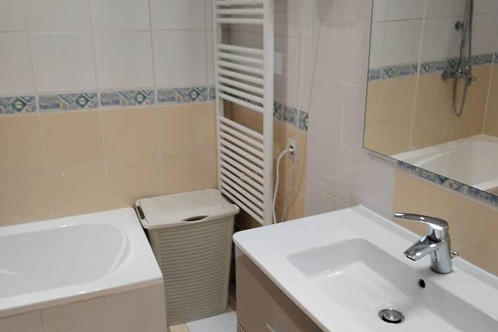 Appartement entier, Rez De Jardin au calme à proximité du centre-ville. in Salon-de-Provence, Côte méditerranéenne (France)