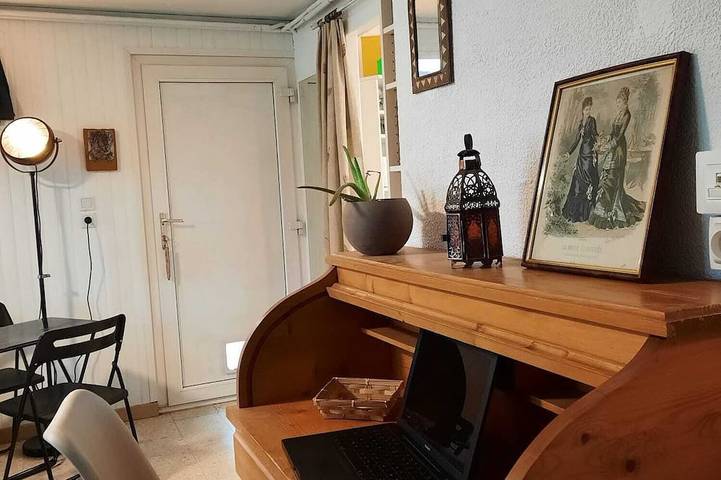 Location de vacances pour 2 personnes, avec jardin à Meyzieu