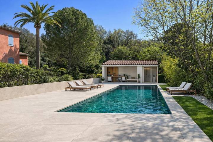 Chambre d’hôte pour 2 personnes, avec jardin et terrasse ainsi que piscine et vue, animaux acceptés à Mauressargues