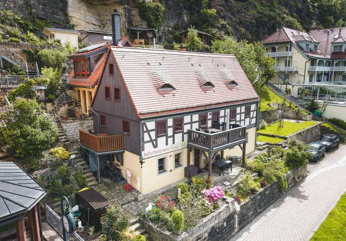 Ferienwohnung für 2 Personen, mit Balkon und Terrasse sowie Garten und Seeblick in Rathen