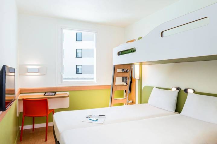 Hôtel pour 2 personnes, avec terrasse, animaux acceptés à Montigny-le-Bretonneux - 3