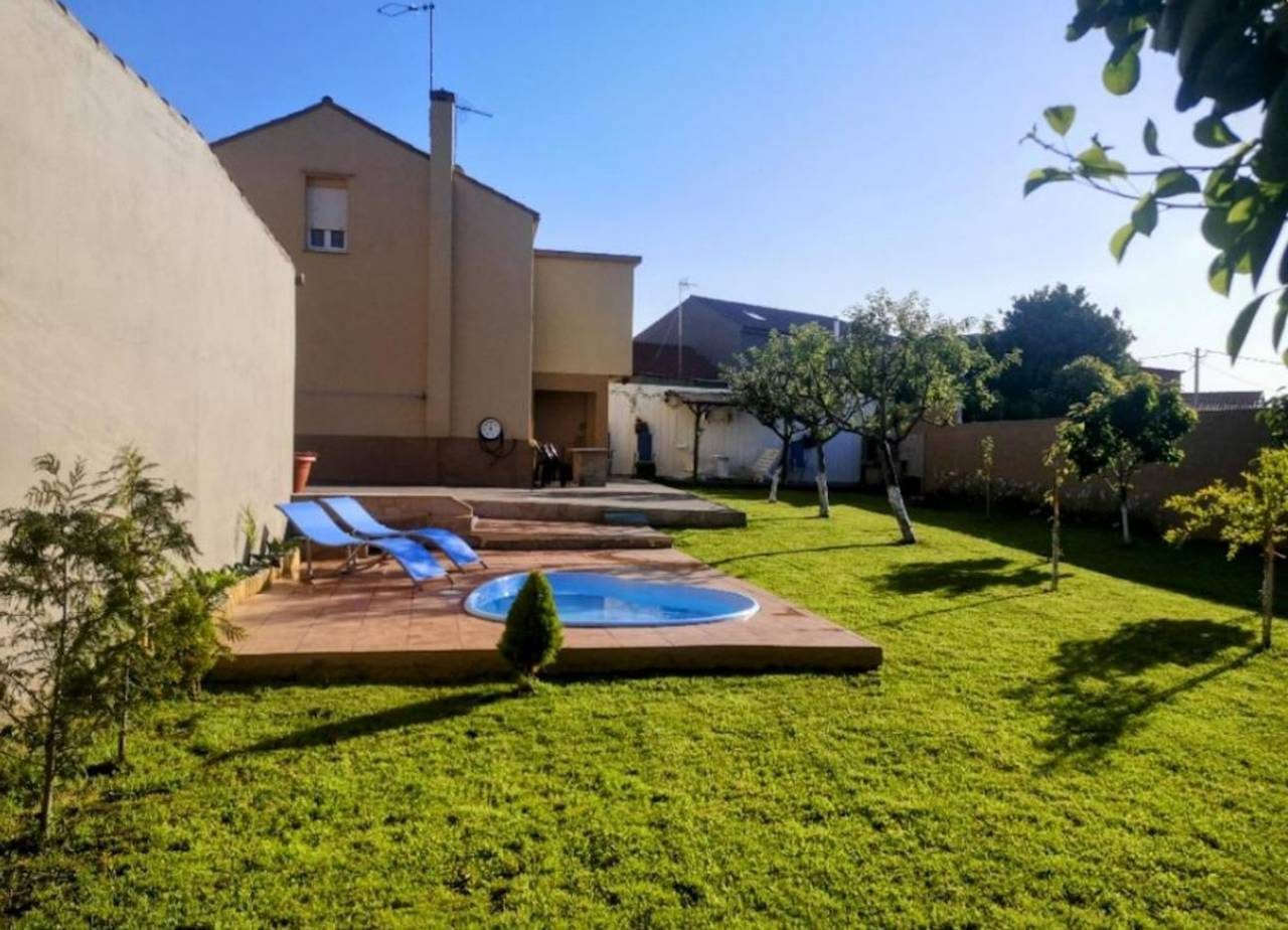 Maison charmante à Esteiro avec jardin et terrasses in Boiro, Rías Baixas