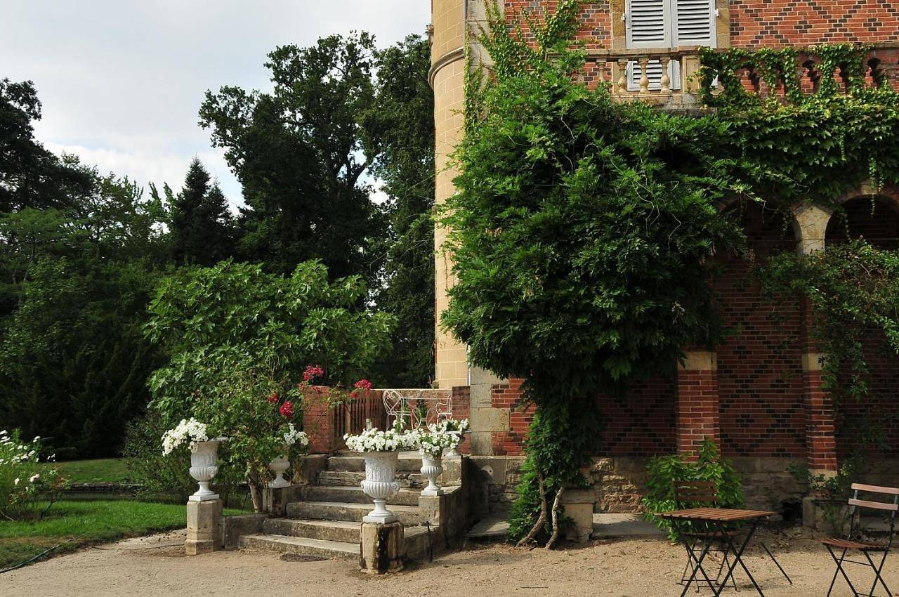 Superior Double Room with Terrace - Aglaë in Villeneuve-sur-Allier, Allier