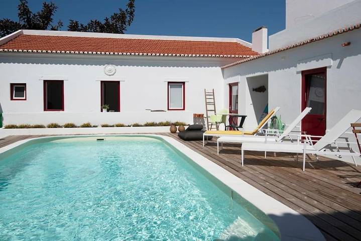 Location de vacances pour 2 personnes, avec piscine et terrasse dans Parede