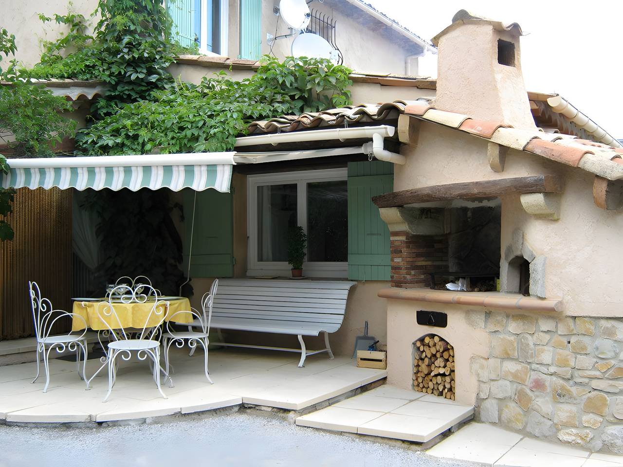 Villa 'La Myreclose' with Mountain View, Private Terrace and Wi-Fi in Saint-Auban, Cannes region