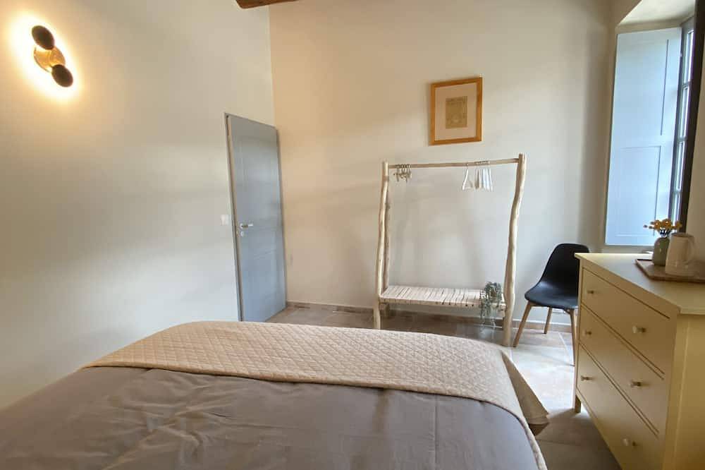 Appartement entier, Appartement dans Château pour 4 personnes avec Piscine commune in Lussan, Région de Nîmes