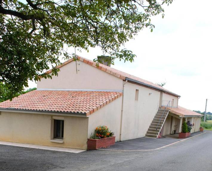 Gîte pour 10 personnes, avec jardin à Jallais