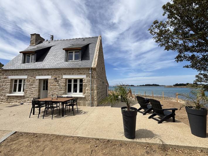Location de vacances pour 7 personnes, avec Vue sur l’océan et Balcon ainsi que Jacuzzi et Terrasse dans Port Blanc (Penvénan)