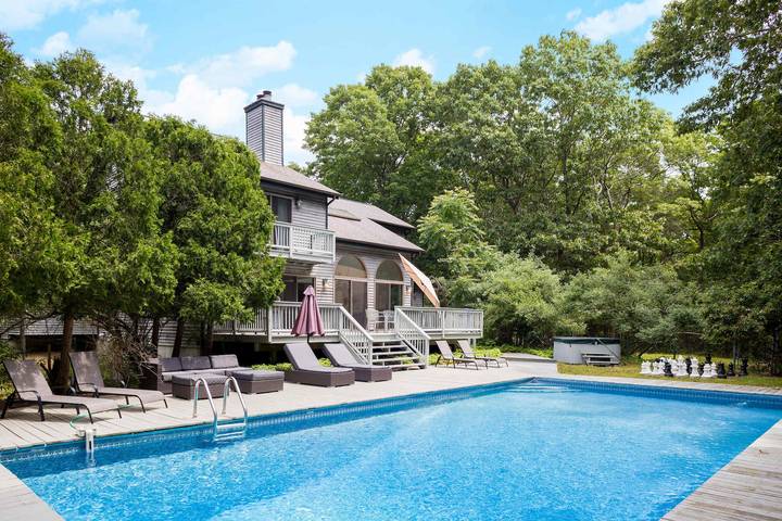 Holiday home for 12 people, with terrace and garden, with pets in The Hamptons