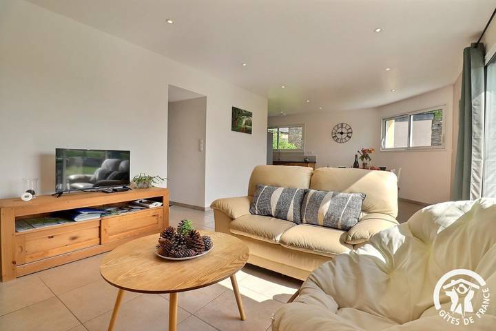 Gîte pour 4 personnes, avec jardin dans Saint-Malon-sur-Mel - 2