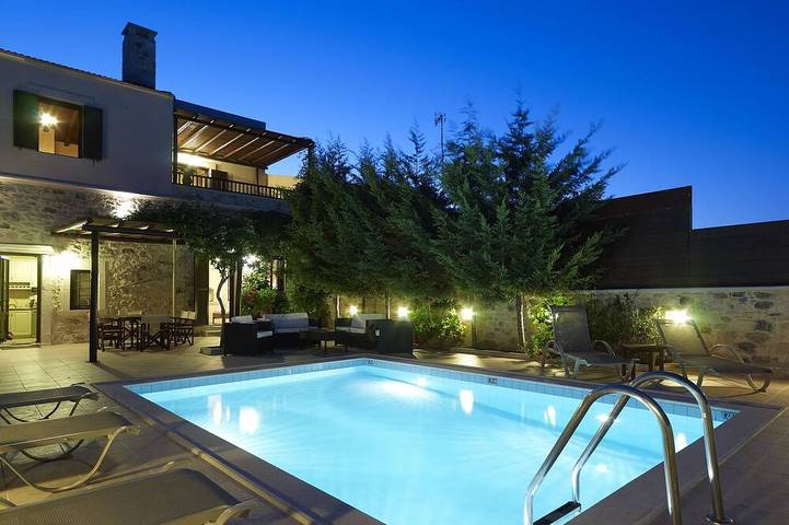 Ferienhaus für 8 Personen, mit Balkon und Whirlpool in Episkopi