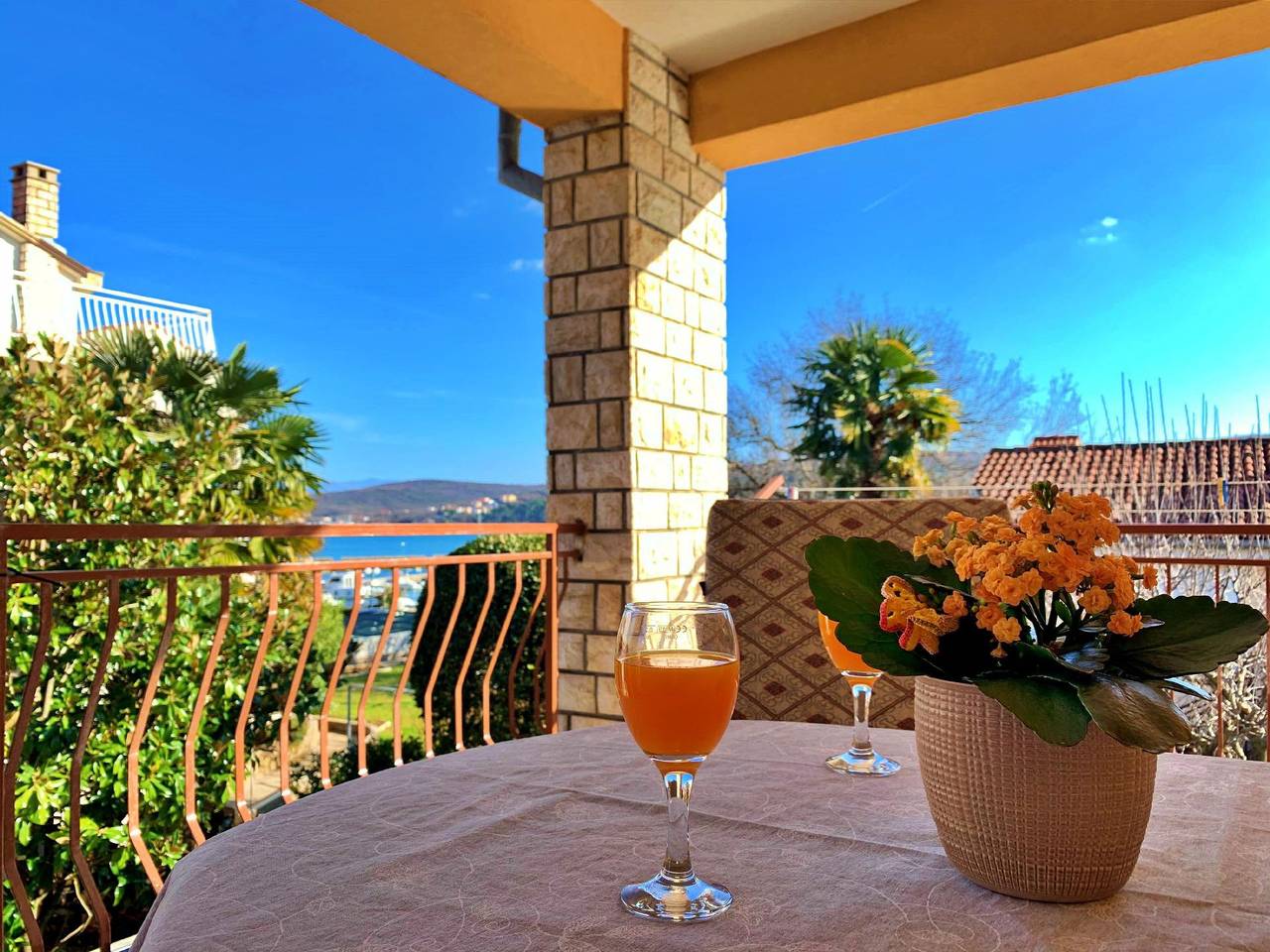Apartment Nevenka - Meerblick, 70m vom Meer in Cizici, Krk