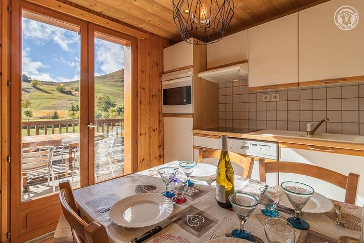 Gîte pour 5 personnes, avec jacuzzi ainsi que terrasse et sauna, animaux acceptés à Albiez-Montrond - 3