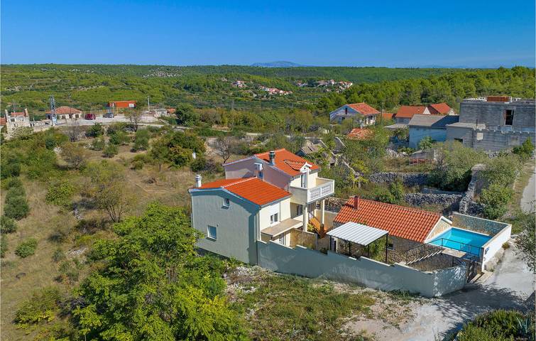 Charmante 2-Zimmer-Wohnung in der Nähe des Prokljansko-Sees mit Pool und Terrasse in Gračac (Skradin), Skradin