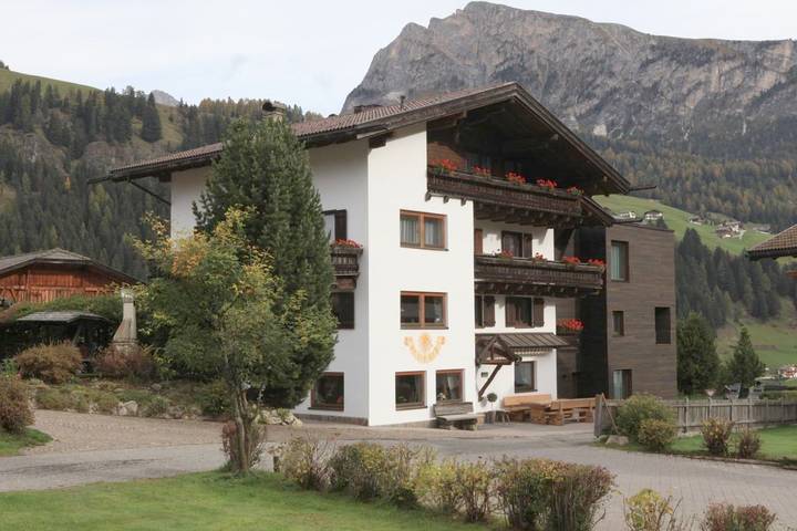 Chambre d’hôte pour 2 personnes, avec Terrasse et Jardin à Wolkenstein