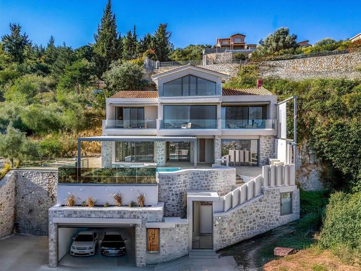 Διαμερίσματα διακοπών για 11 άτομα, με πισίνα και κήπο καθώς και μπανιέρα υδρομασάζ και σάουνα στην Απόλπαινα