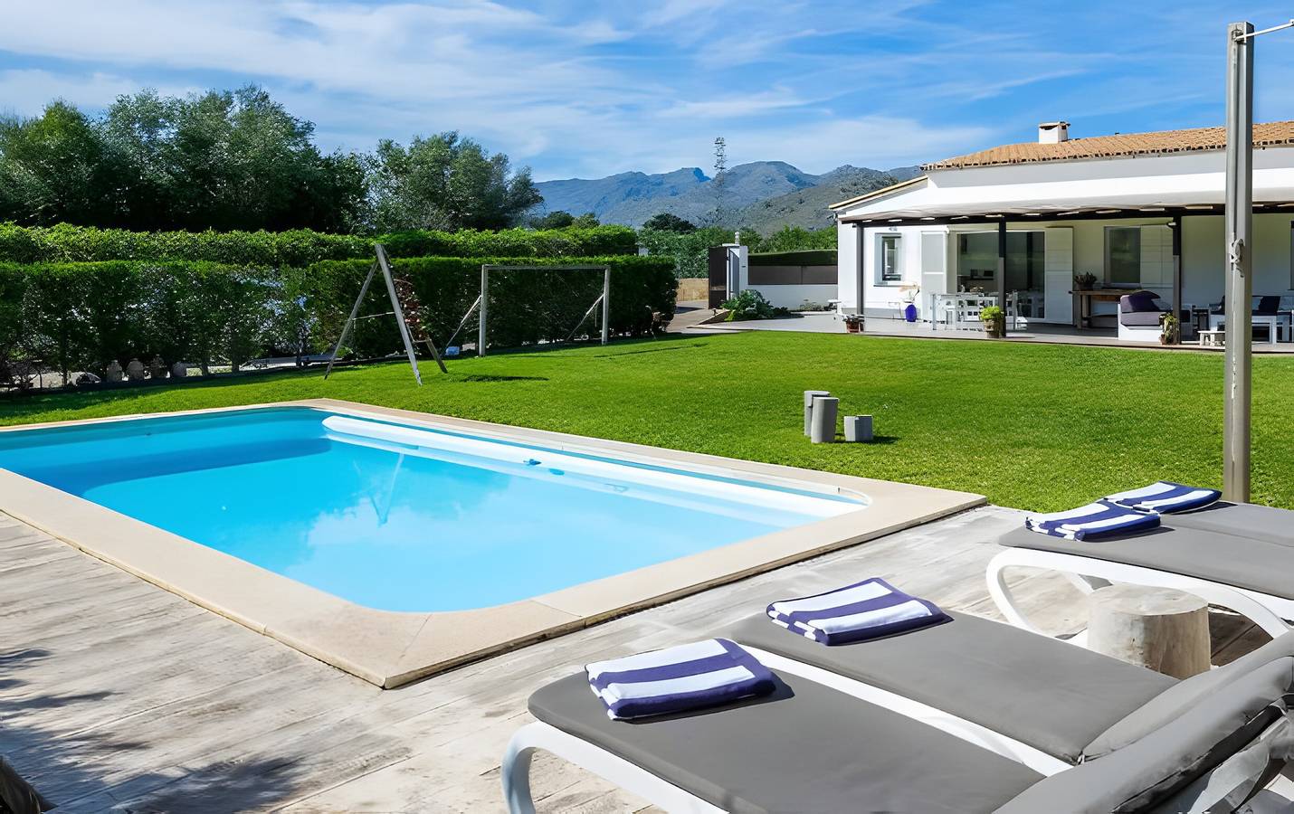 Casa de férias 'Les Herbetes' com vistas para a montanha, Wi-Fi e ar condicionado in Port de Pollença, Pollença