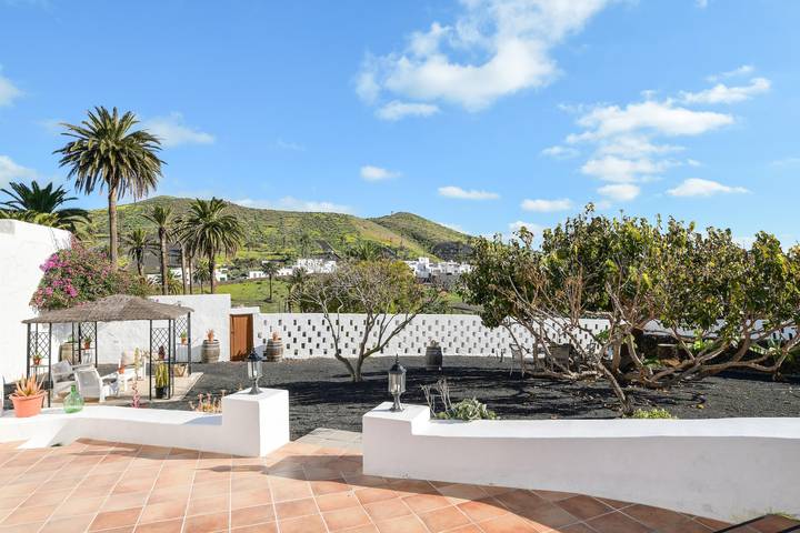 Ferienhaus 'Maria Dolores' mit Bergblick, Wlan, Garten & Terrasse in Haría, Lanzarote