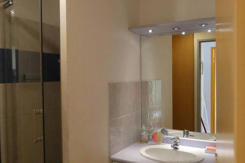 Homerez - Casa acogedora con piscina compartida en Calvisson in Aubais, Costa mediterránea (Francia)
