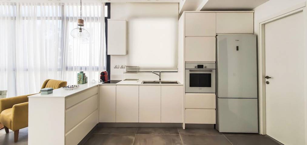 Ganze Wohnung, Ferienwohnung für 4 Personen mit Terrasse in Tel Aviv, Bezirk Tel Aviv