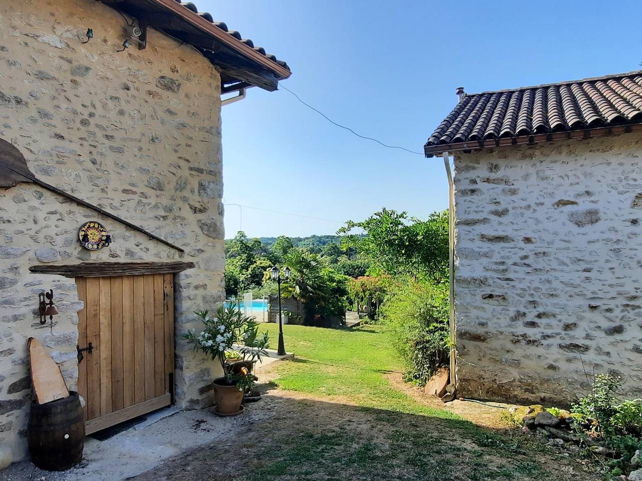 Modern gite in Haut Vienne with large garden in Les Salles-Lavauguyon, Périgord-Limousin Regional Nature Park