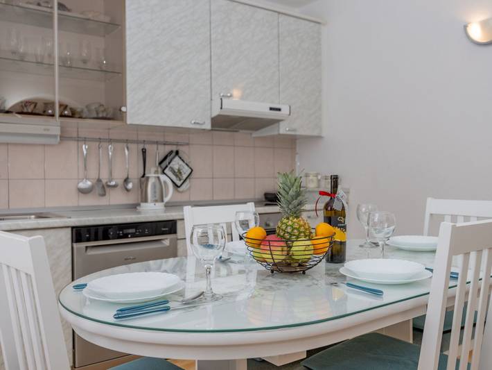 Ferienwohnung für 3 Personen, mit Terrasse und Garten in Veliko Brdo