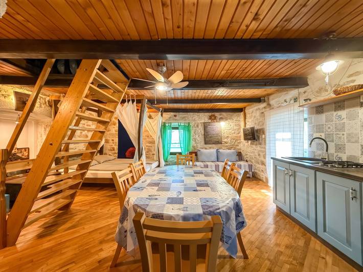 Smještaj za odmor za 6 osoba, s Terasa i Vrt u Murter
