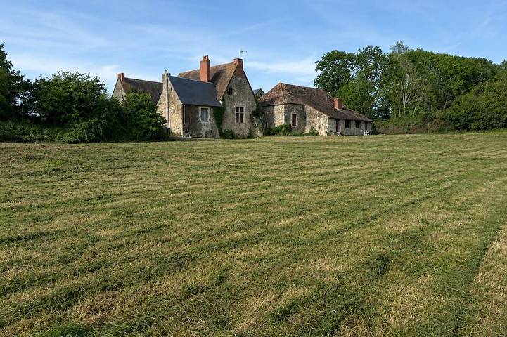 Location de vacances pour 7 personnes, avec jardin à Brûlon