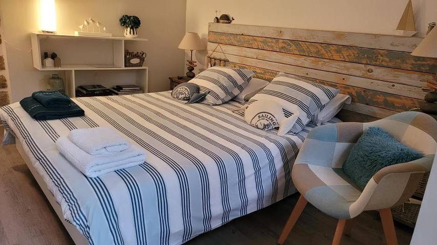 Chambre d’hôte pour 2 personnes, avec Terrasse et Jardin ainsi que Piscine et Vue à La Forêt-Fouesnant