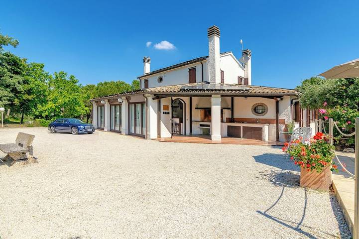 Villa con piscina, Jacuzzi e Spa con 4 suites a Rimini in Rimini, Provincia di Rimini