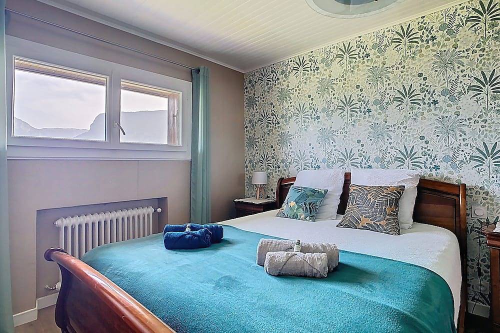 Appartement entier, \"Belle Chartreuse\" : gîte à la campagne avec vue sur les montagnes in Saint-Laurent-du-Pont, Isère